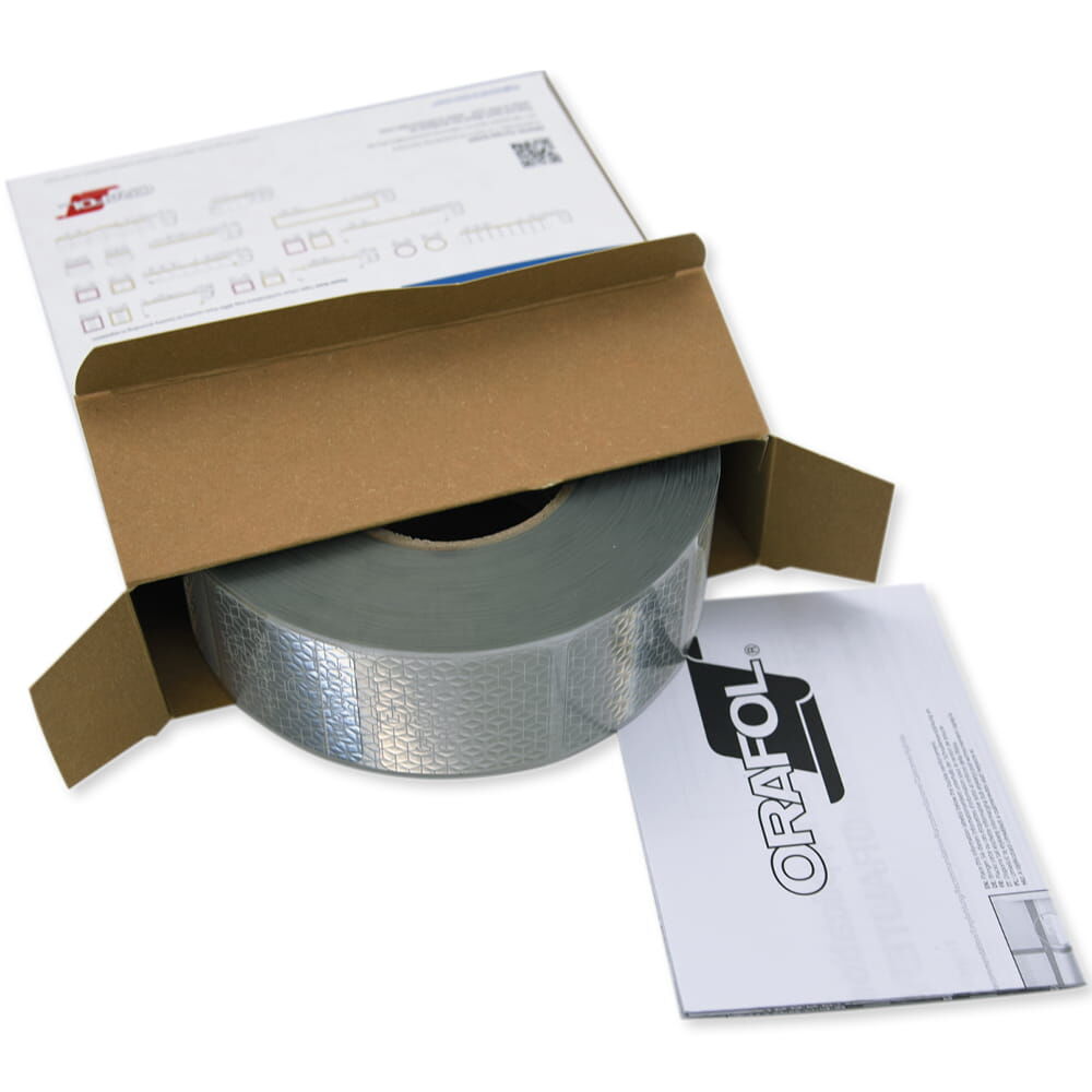 Weiße VC104+ CG Segmentrolle halb ausgepackt, Karton mit Anleitung sichtbar