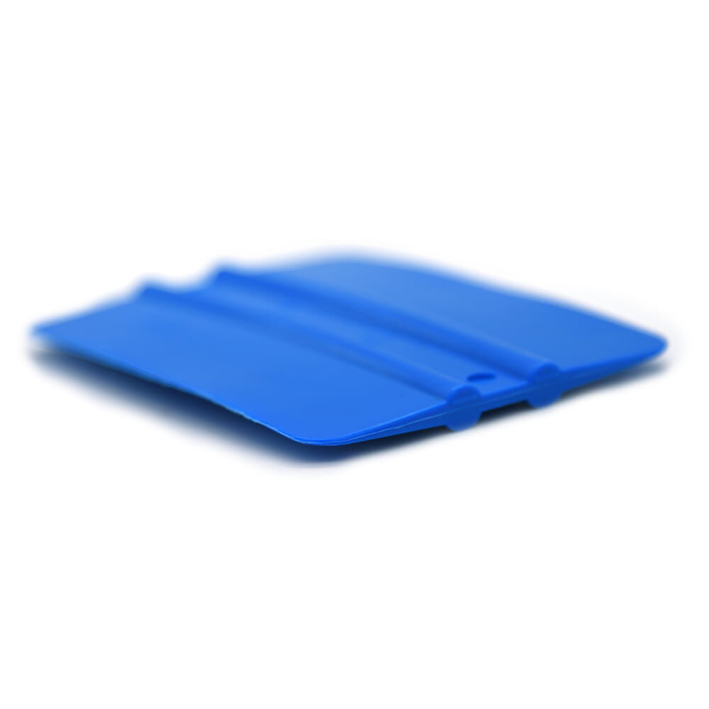 Flache Seitenansicht des blauen 3M Rakels, betont flexible, abgerundete Arbeitskante