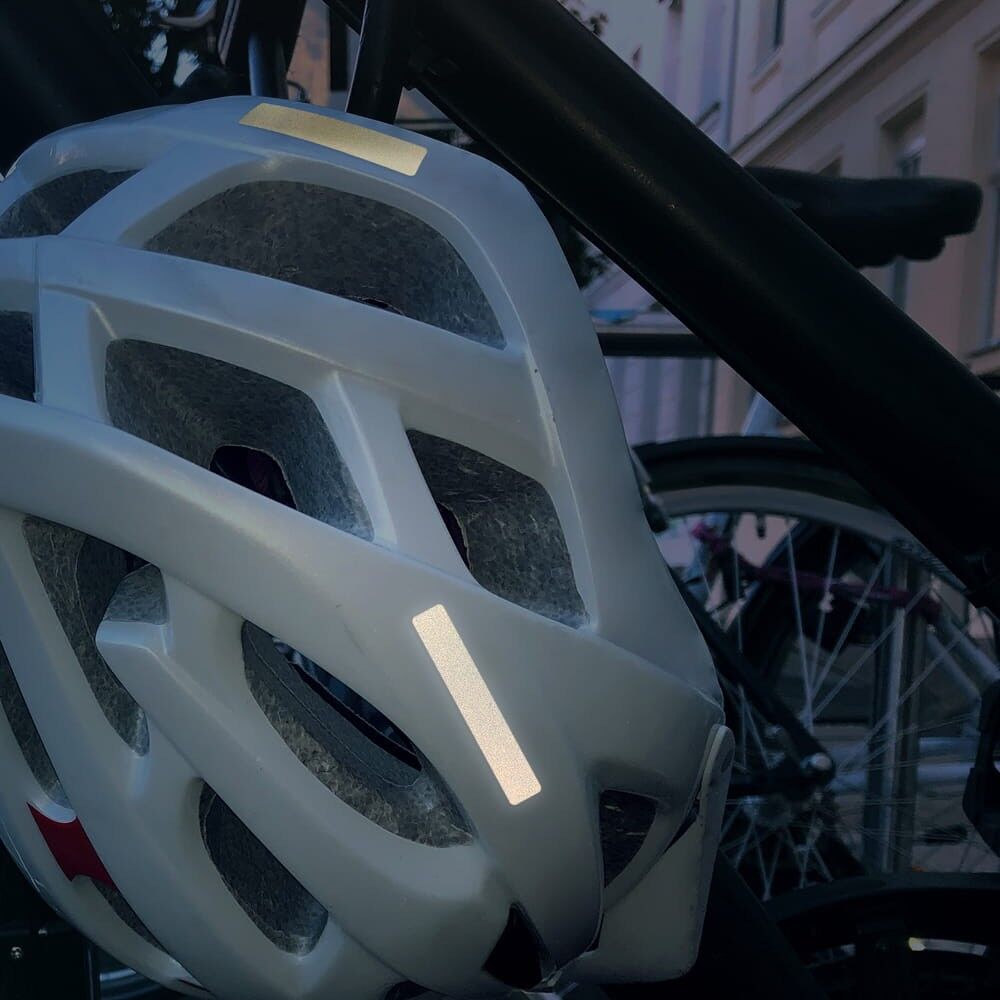 Reflexsticker Light Streifen auf Fahrradhelm bei Dunkelheit sichtbar