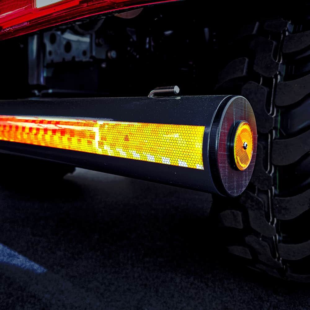 V-6700B Streifen am Heck-Rohr glänzt stark bei seitlichem Licht