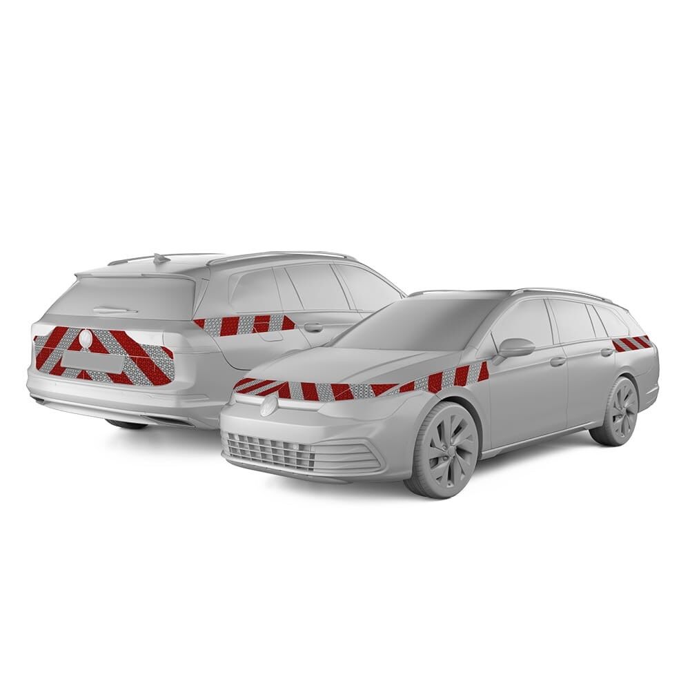 VW Golf VIII Variant in Front- und Heckansicht mit Komplettwarnmarkierungssatz, Baujahr 2020