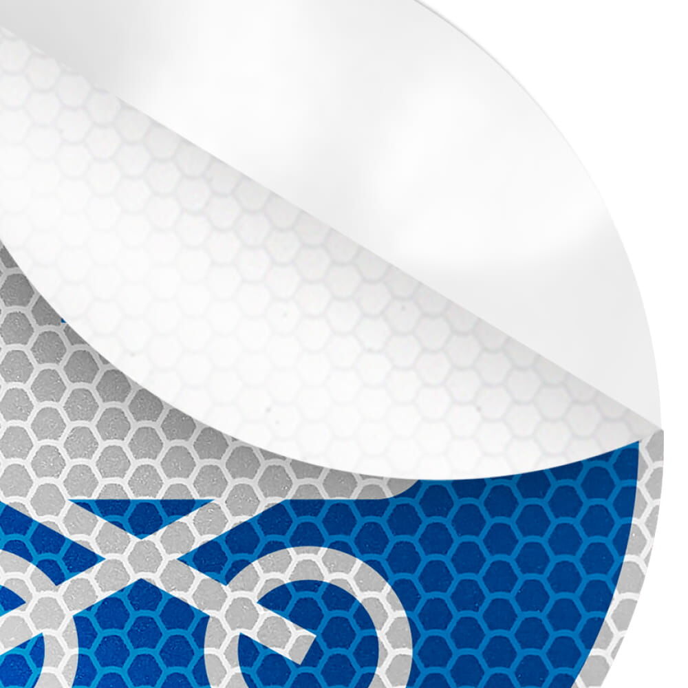 Nahaufnahme: reflektierende Oberfläche des Kinderwagen-Aufklebers