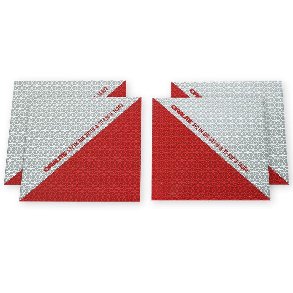 Vier Orafol 5921M Zuschnitte, 141 × 141 mm, diagonal geteilt rot-weiß, Vorderseite.