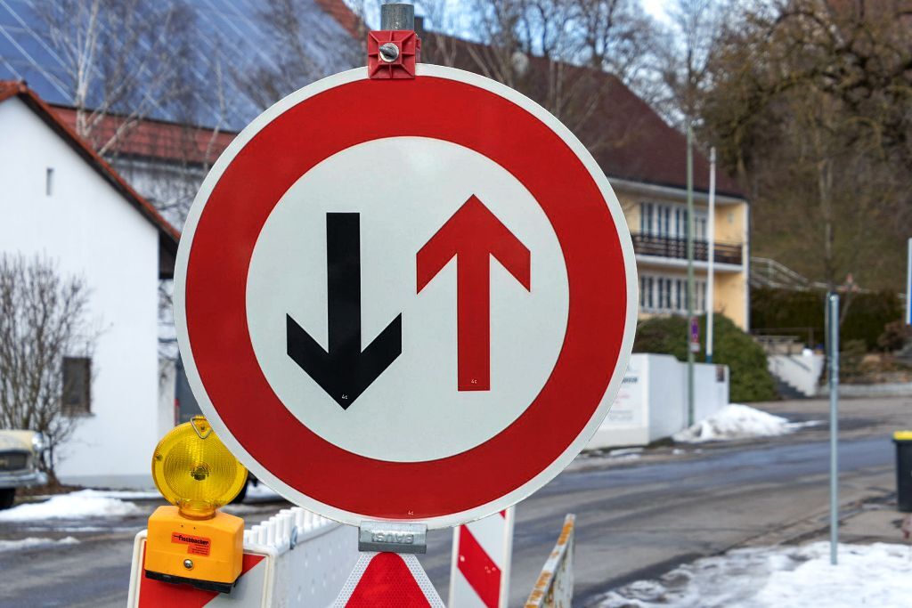 Verkehrszeichen 208 – Vorrang des Gegenverkehrs, Ø 400 mm, Reflexionsklasse RA1
