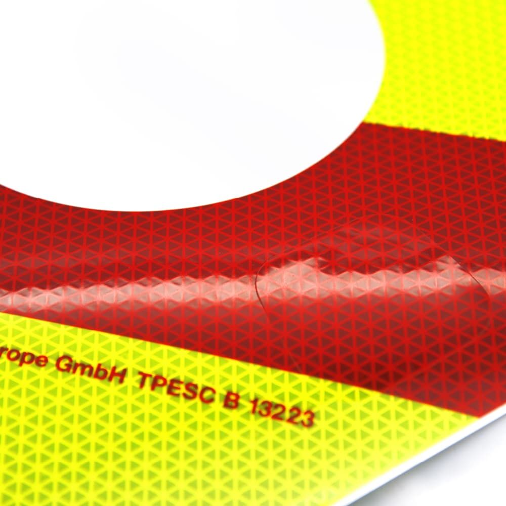 Detailansicht der Folie mit Entlastungsschlitz und passgenauen Schnittkanten