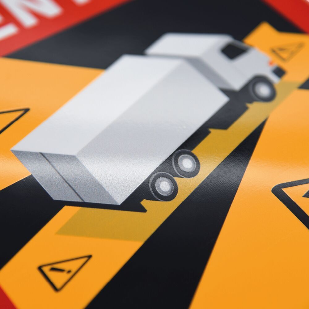 Nahaufnahme des LKW-Motivs auf dem Schild „Angles Morts“ Frankreich