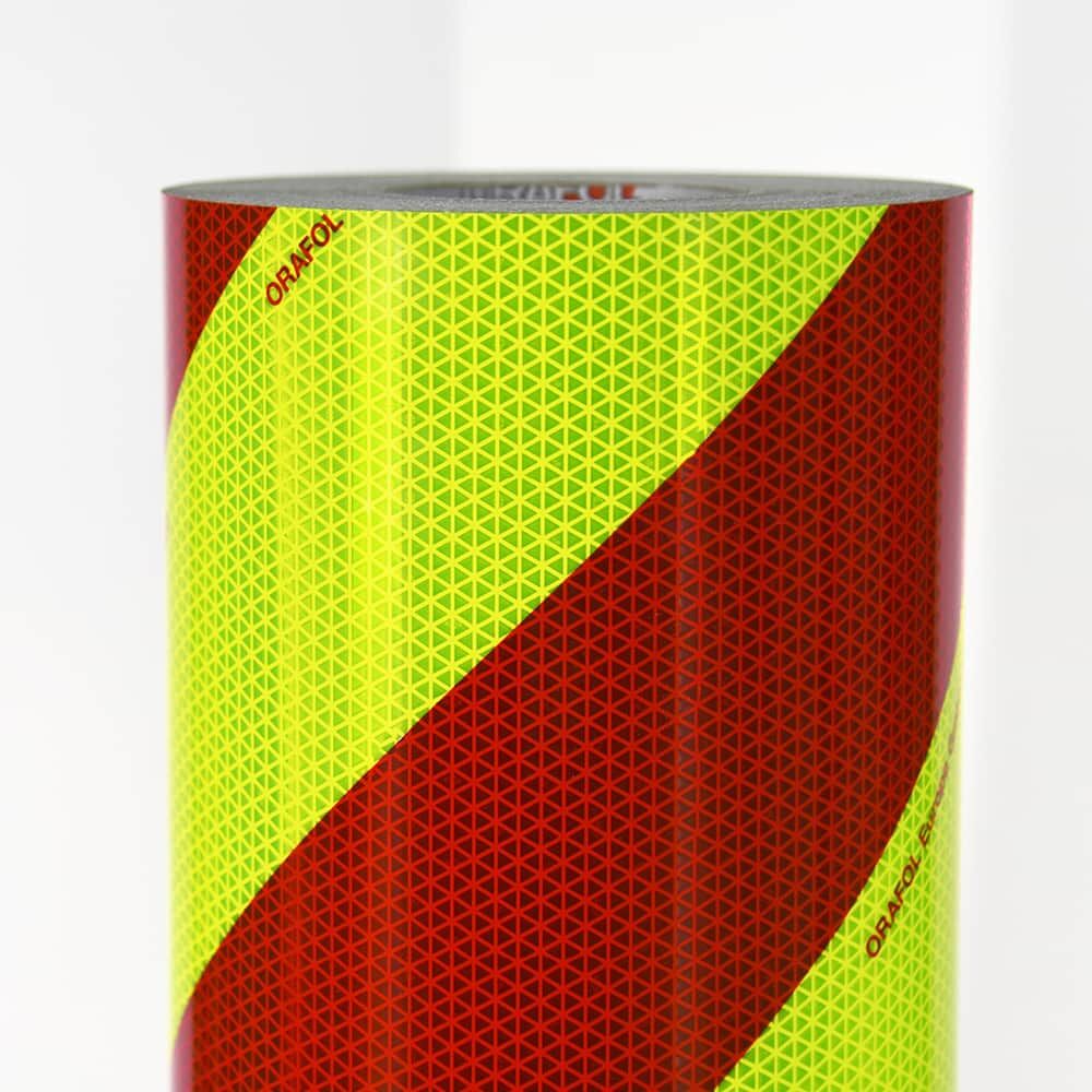 Nahaufnahme der ORALITE VC 612RA Warnfolie, rot-gelbes Diagonalmuster
