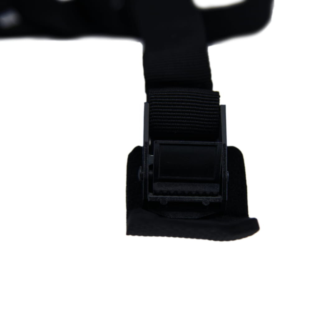 Detailansicht der Metallschnalle mit Polsterung am Spanngurt