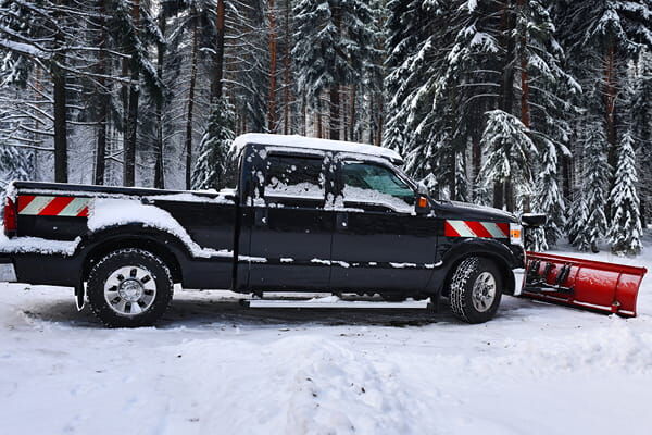 Anwendungsbeispiel temporäre Warnmarkierung an einem Ersatzfahrzeug für den Winterdienst