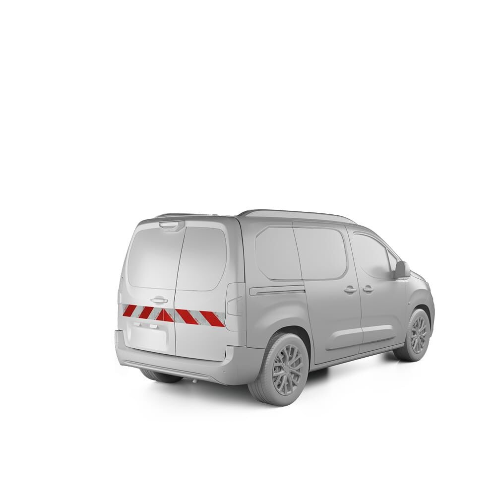 Fiat Doblo L1 mit Heckwarnmarkierung, Baujahr 2024