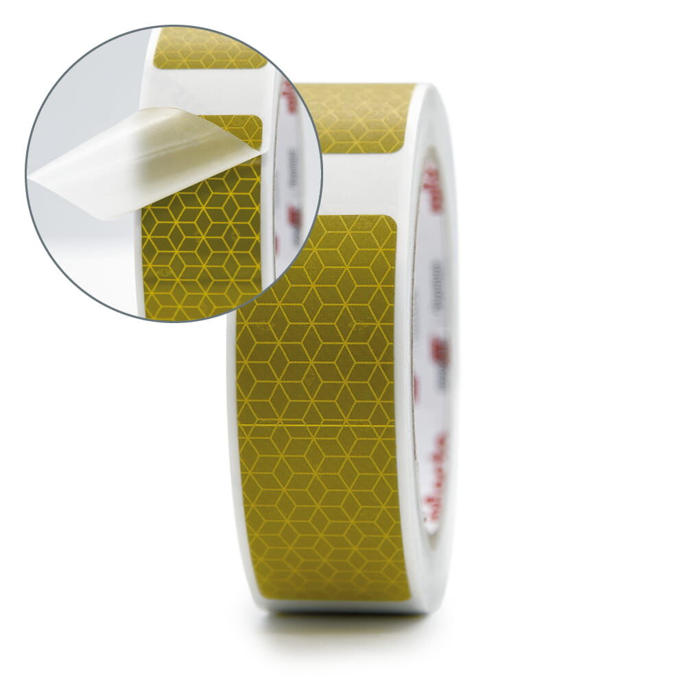 VC170-Gaps in Gelb leuchten stark bei Anstrahlung, vor schwarzem Hintergrund