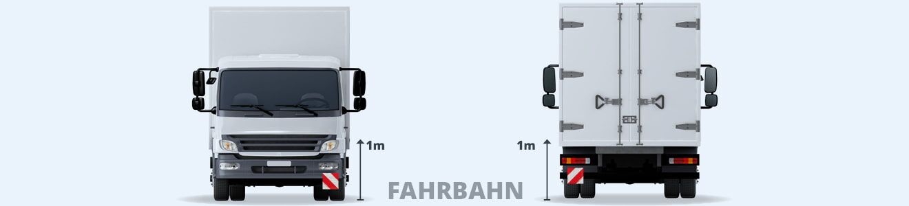 Ein weißer LKW von vorne und hinten mit rot-weißen Warntafeln, die einen 1-Meter-Abstand zur Fahrbahn markieren.