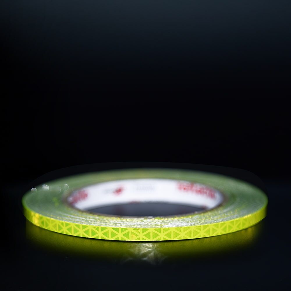 5 mm Rolle Orafol ORALITE Reflexband VC 612 fluor-lime, reflektierend vor dunklem Hintergrund