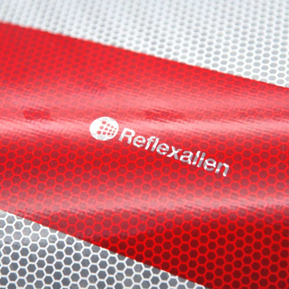 Detail Reflexallen-Logo auf der roten Fläche der Warnmarkierung, Wabenstruktur sichtbar