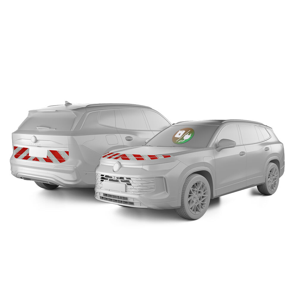 VW Tayron mit Front- und Heckwarnmarkierung und eHybrid-Plakette, Baujahr 2025
