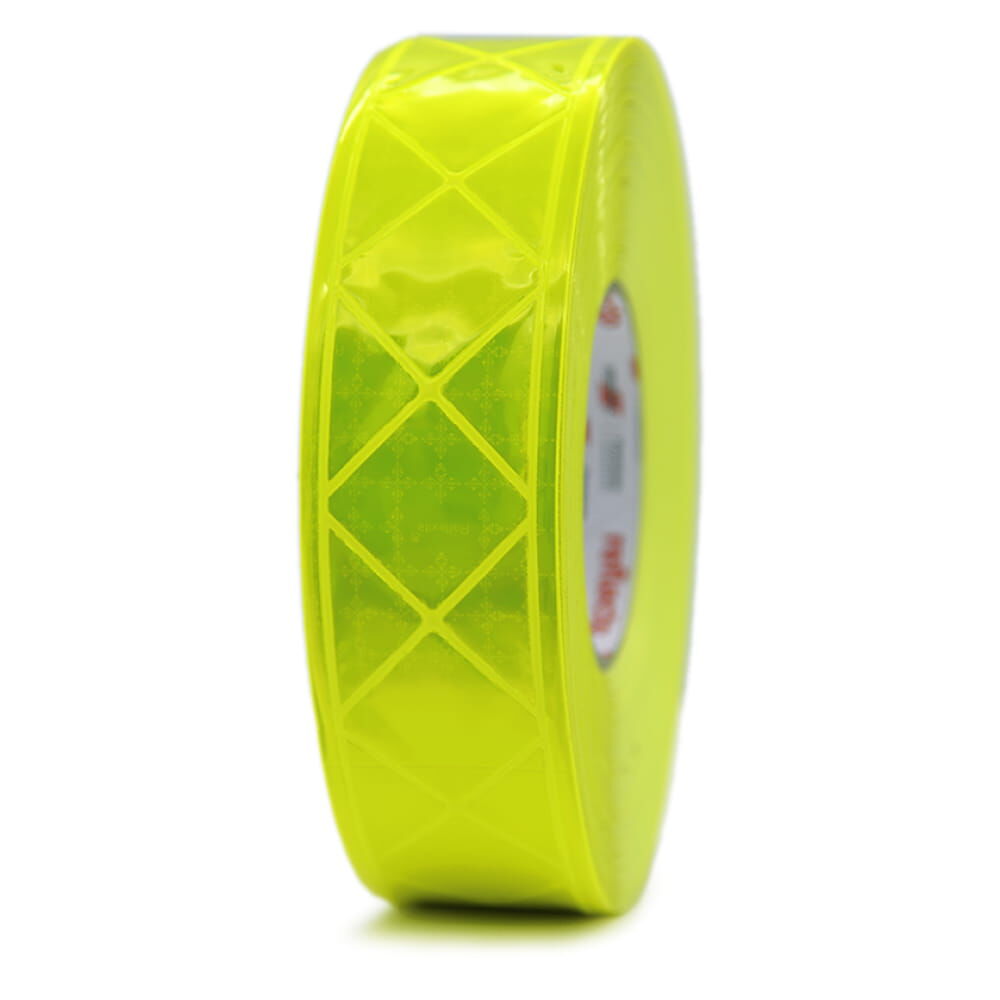 Frontale Ansicht der 25 m Orafol GP340 Rolle, fluor-lime. Prismatisches Rautenmuster sichtbar
