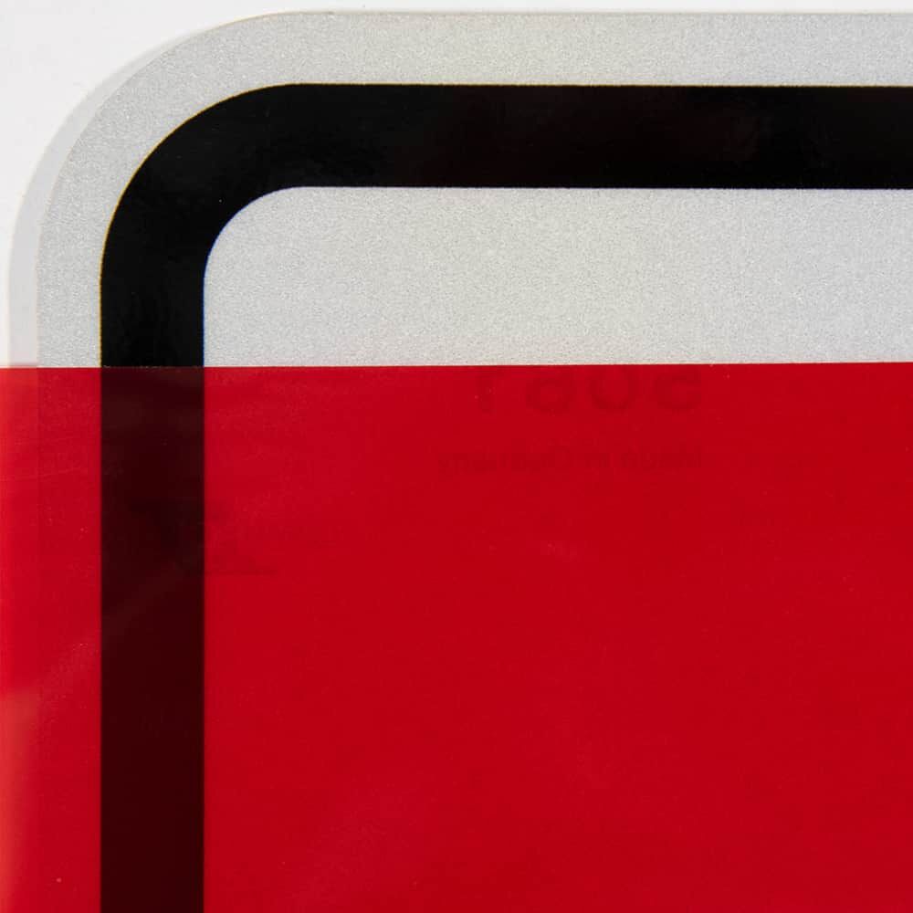 Rote Overlay-Folie 5061 halbtransparent auf Verkehrszeichenecke