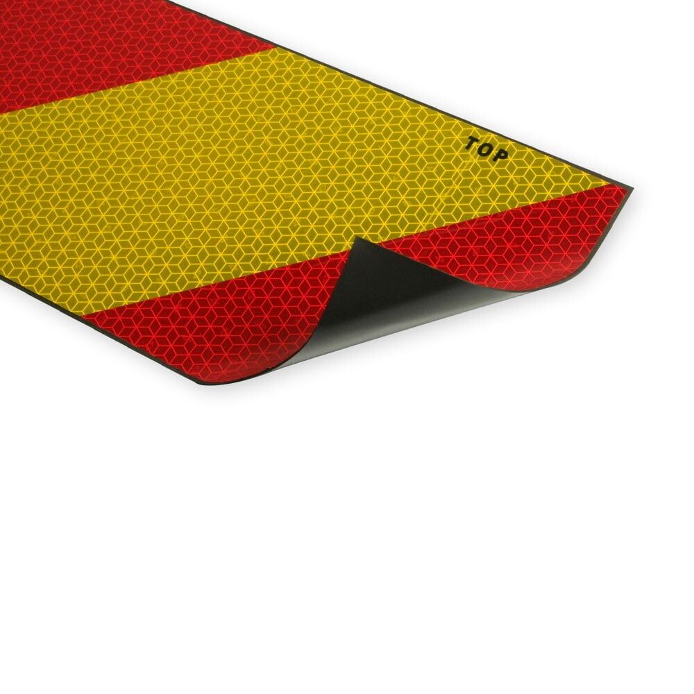 Reflecto Halbmarkierung mit angehobener Ecke, zeigt magnetische Rückseite