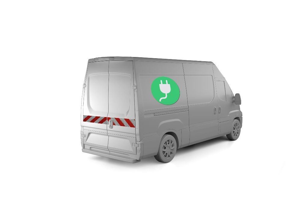 Iveco (e)Daily mit Heckwarnmarkierung, Baujahr 2024