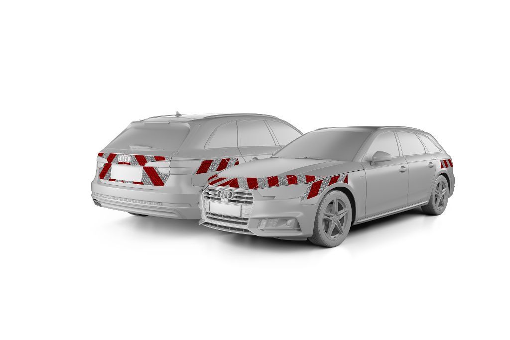 Audia A4 Avant in Front- und Heckansicht mit Komplettwarnmarkierungssatz, Baujahr 2018