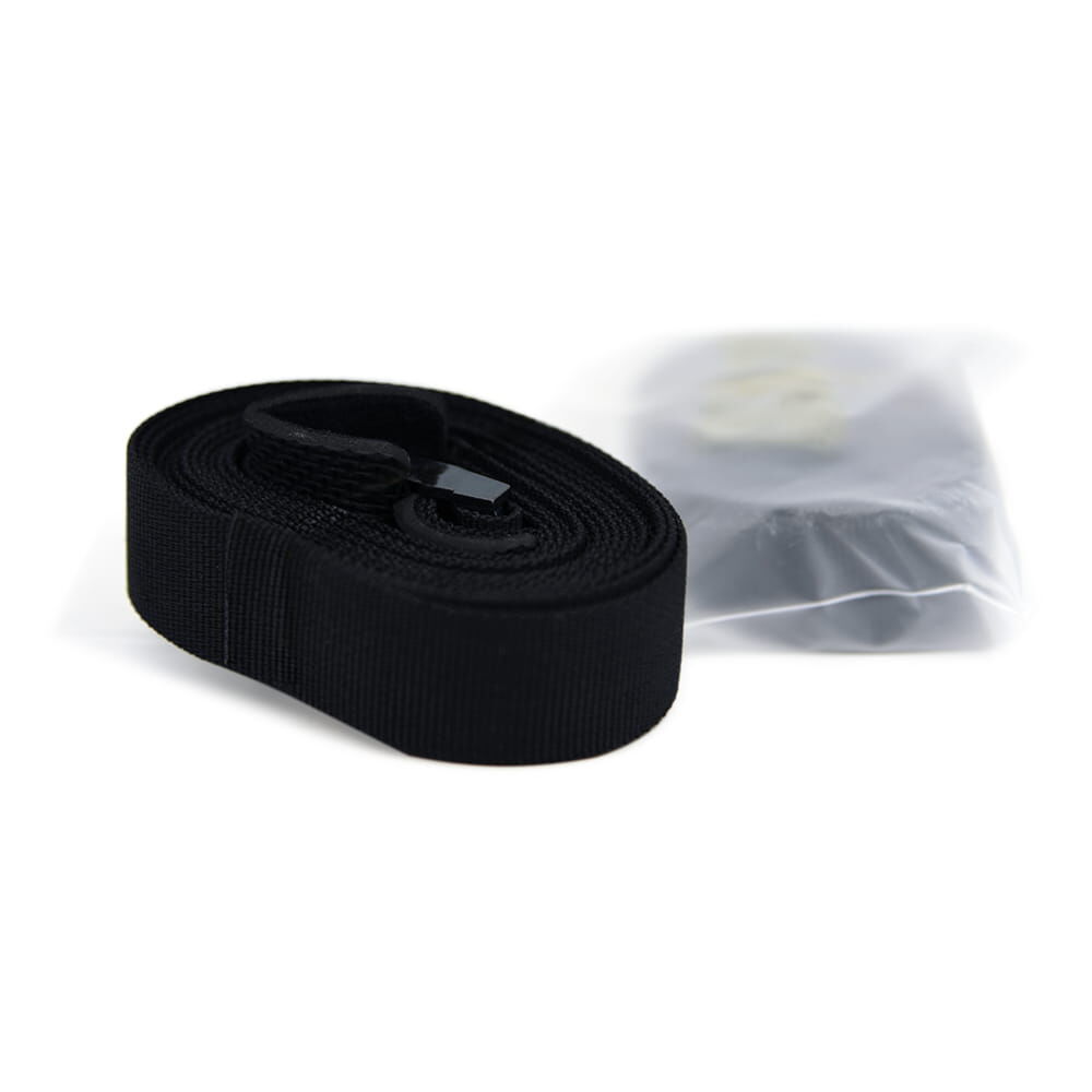 Ein Spanngurt aus Polyester, daneben Set im Beutel verpackt, 4 Stück