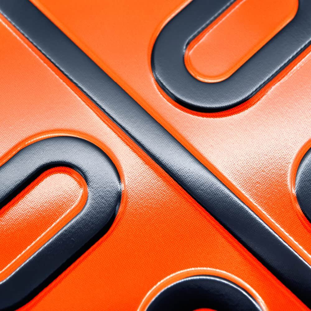 Makro der geprägten Ziffernlinie auf orange-schwarzer ADR Tafel 30 / 1202