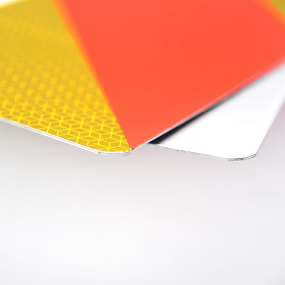 Heckwarntafel aus Aluminiumplatte mit abgerundeten Ecken