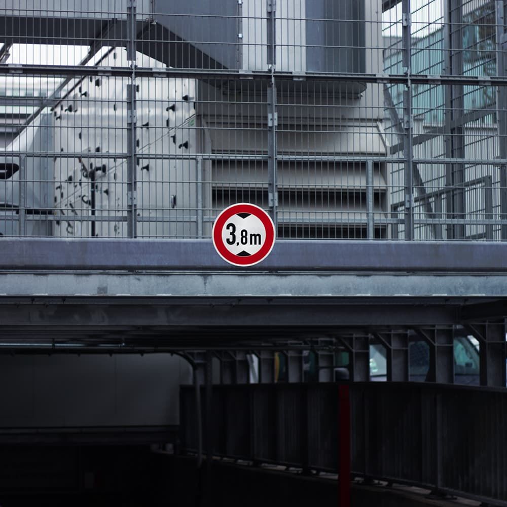 Verkehrszeichen "Maximale Höhe 3,8 m" mit 3M DG 4091 Reflexfolie beklebt