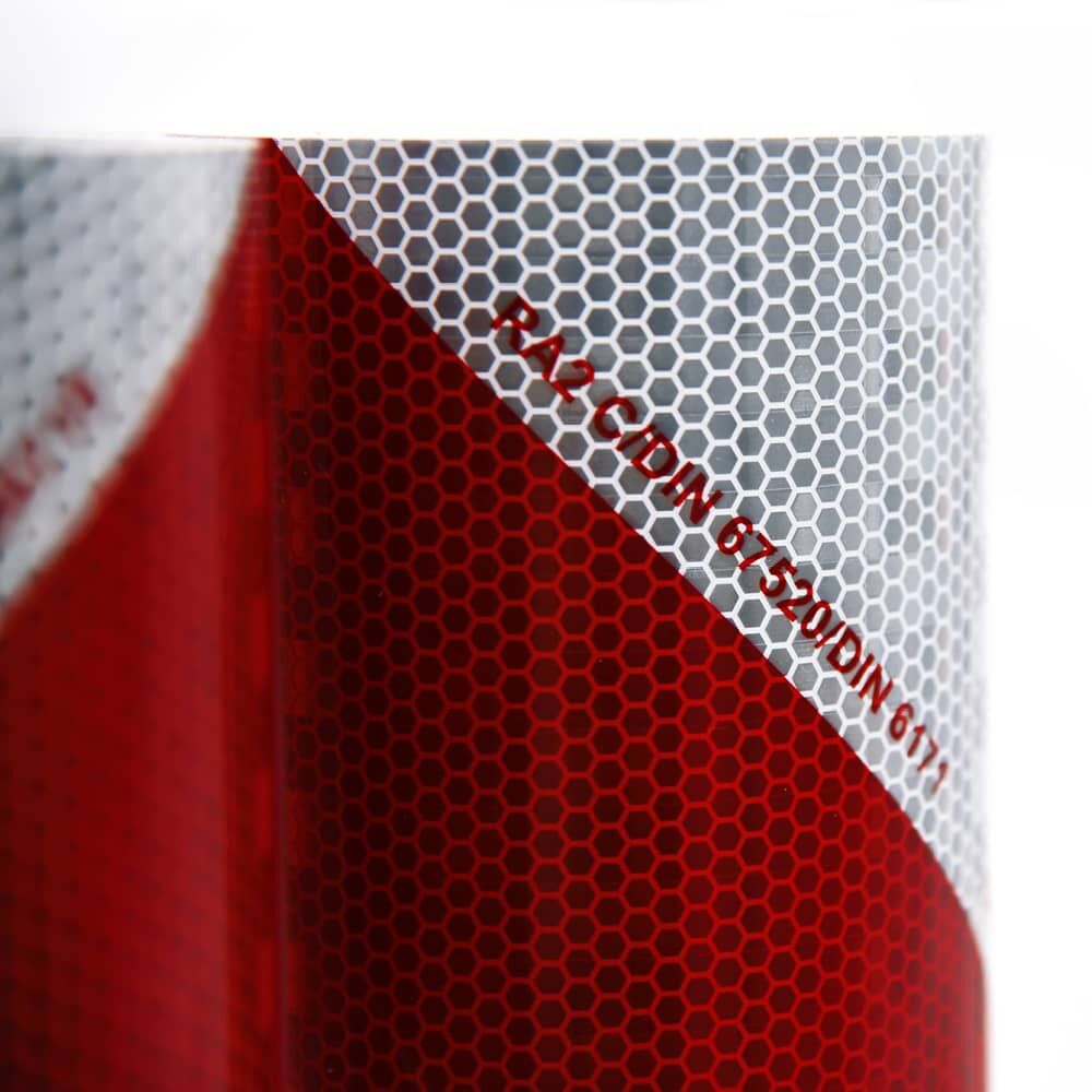 Detail der 3M 823i Warnmarkierung mit reflektierender Wabenstruktur