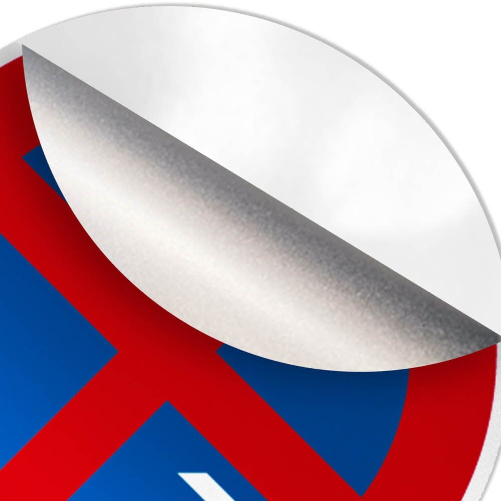 Detailaufnahme: abziehbare Reflexfolie am Haltverbotsschild