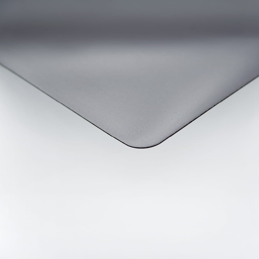 Detail Rückkante: matte Magnetoberfläche des A-Schilds