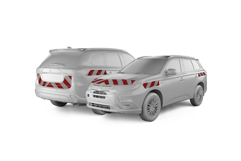 Mitsubishi Outlander in Front- und Heckansicht mit Komplettwarnmarkierungssatz, Baujahr 2018