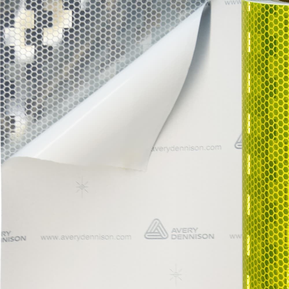 Abgelöste Ecke zeigt silbernen Klebstoffträger unter fluor-lime Avery V-8000 Reflexfolie