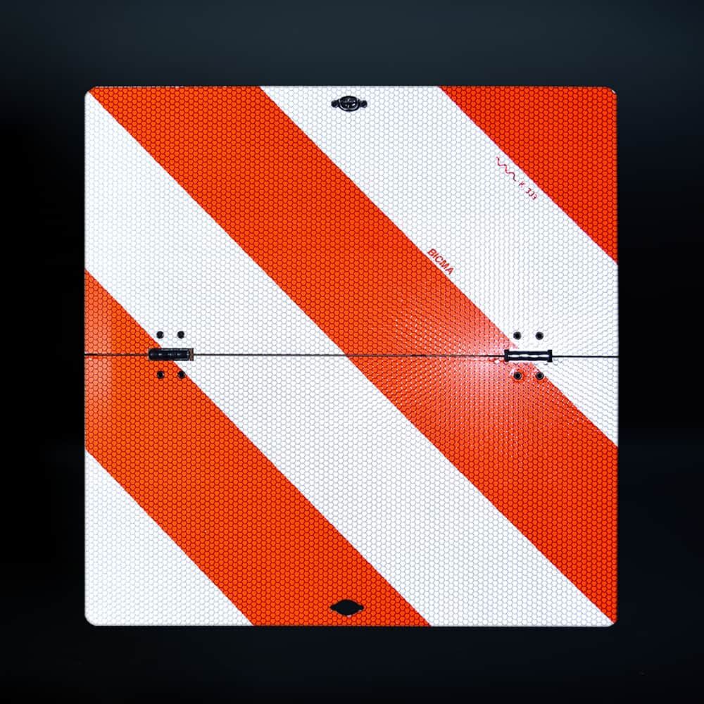 Reflektierende Parkwarntafel auf dunklem Hintergrund, klappbar, rechtsweisend