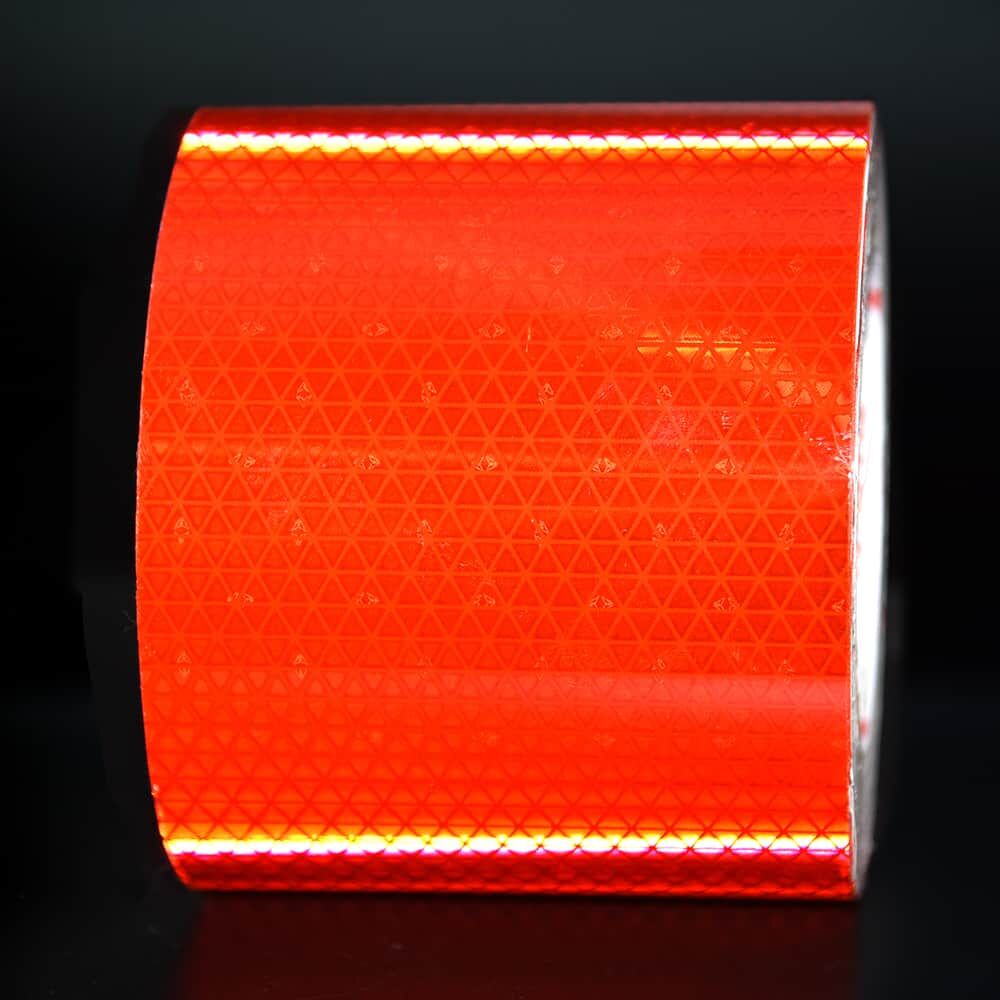 100 mm Rolle Orafol ORALITE Reflexband VC 612 rot, reflektierend vor dunklem Hintergrund