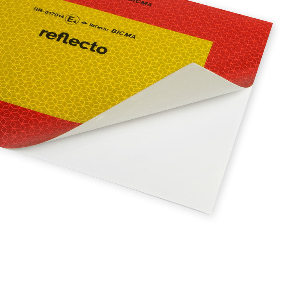 Eckdetail zeigt abgezogene, selbstklebende Folie und Trägerpapier
