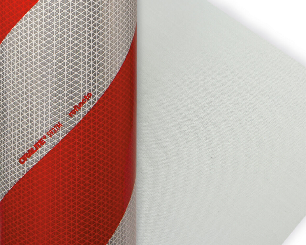 Detailansicht der Reflexfolie mit Mikroprismenstruktur