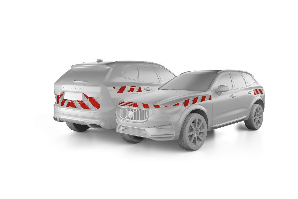 Volvo XC60 in Front- und Heckansicht mit Komplettwarnmarkierungssatz, Baujahr 2021