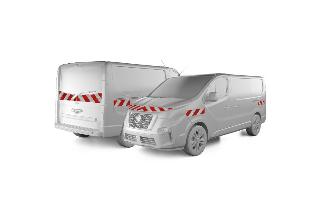 Nissan Primastar mit Heckklappe, ausgestattet mit Komplettwarnmarkierungssatz, Baujahr 2021