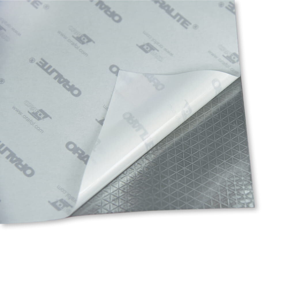 ORALITE 5931M Chevron-Streifen, Kleberückseite mit abgezogener Schutzfolie