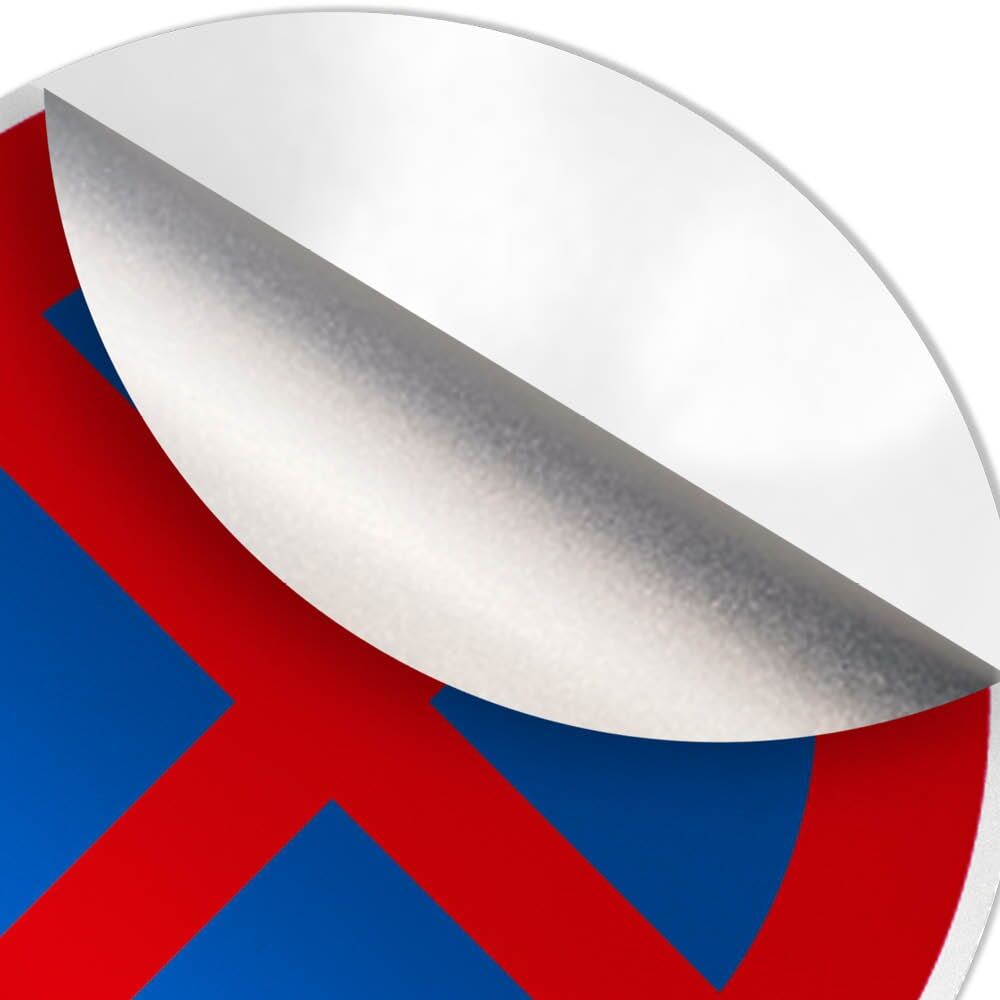 Detailaufnahme: abziehbare Reflexfolie am Haltverbotsschild