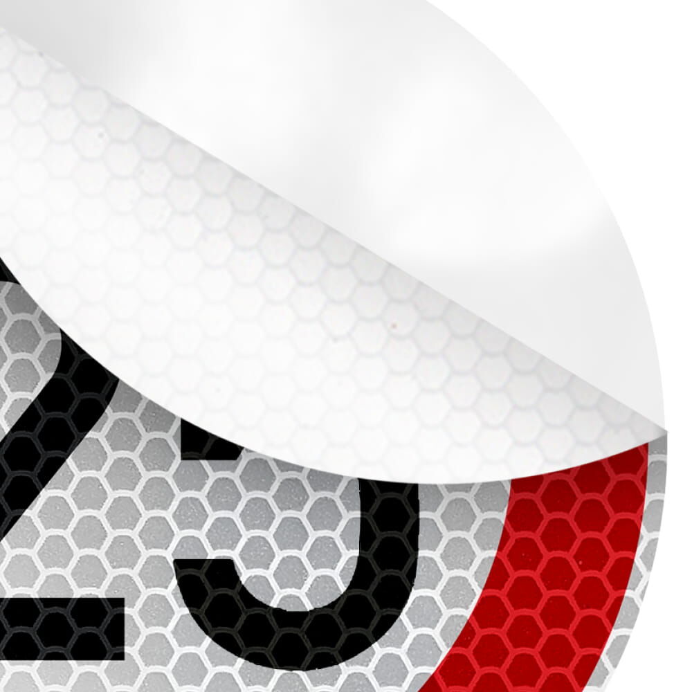 Detailansicht reflektierende Wabenstruktur unter abgelöster Folienecke