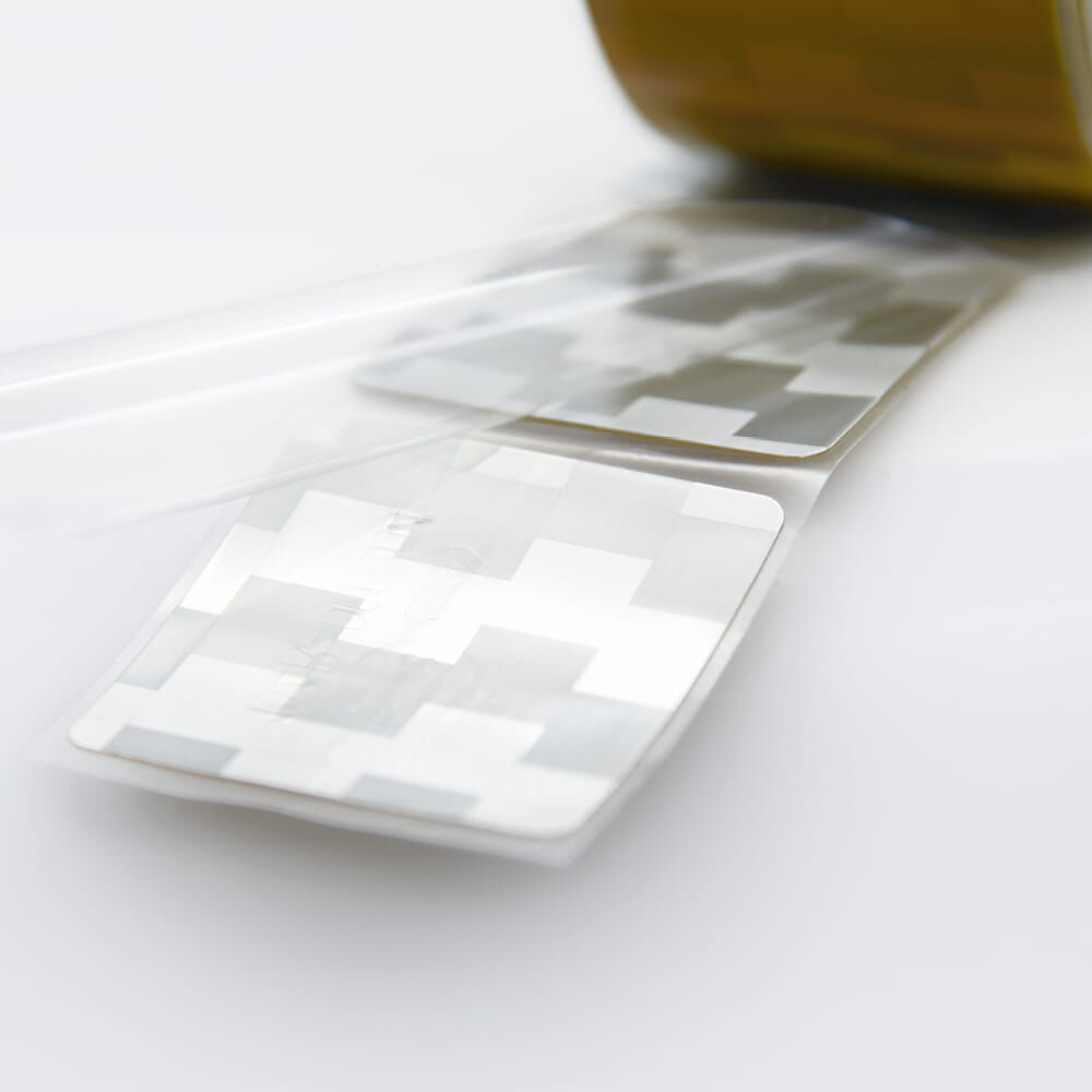 Rückseite reflektierender Konturmarkierungs-Sticker auf Rolle, teilweise abgerollt