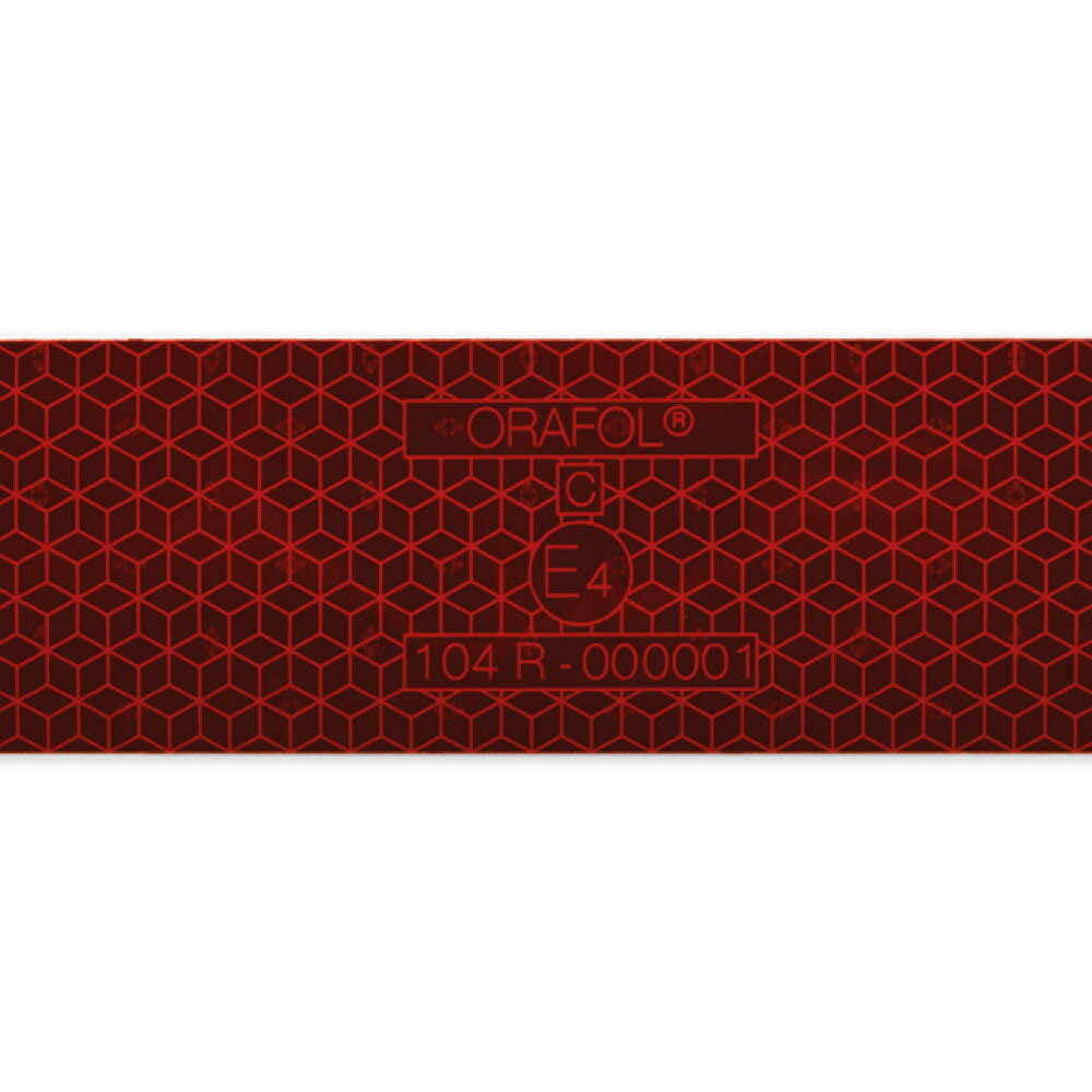 Nahaufnahme des Orafol Prüfzeichens auf rotem VC 104+ CG Band