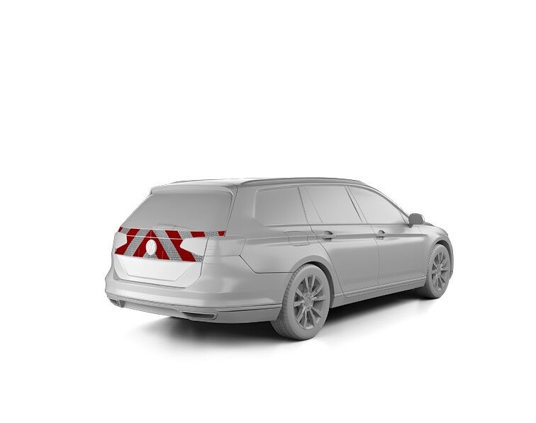VW Passat Variant B8 mit Heckwarnmarkierung, Baujahr 2014