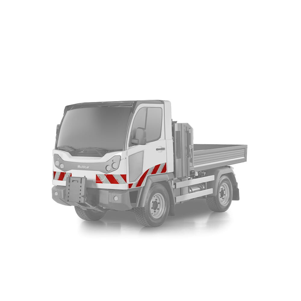 Fahrerhaus des Hako Multicar M31 mit rot-weißer Warnmarkierungen vorn und an den Seiten