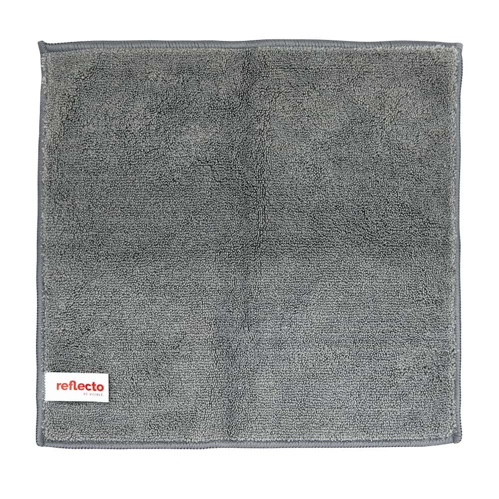 Rückseite des grauen Microfasertuchs mit reflecto-Label an der linken Kante.