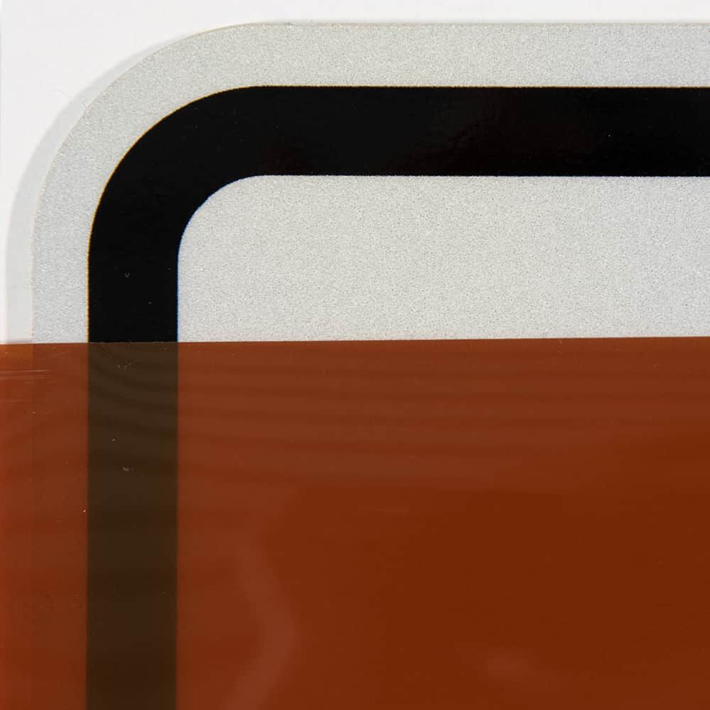 Braune Overlay-Folie 5061 halbtransparent auf Verkehrszeichenecke
