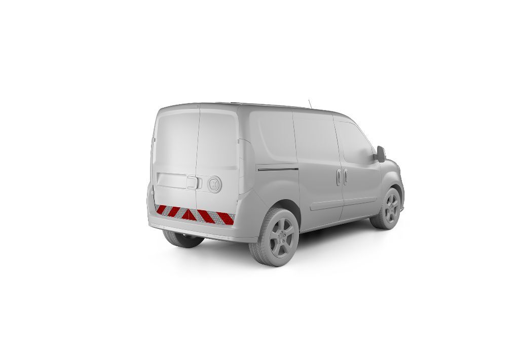 Fiat Doblo Cargo 263 mit Heckwarnmarkierung, Baujahr 2015
