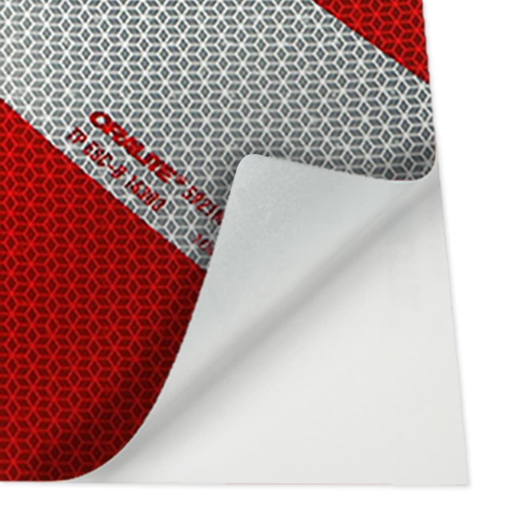 Detail: 5921M Zuschnitt mit abgezogener Schutzfolie, zeigt Klebeschicht.